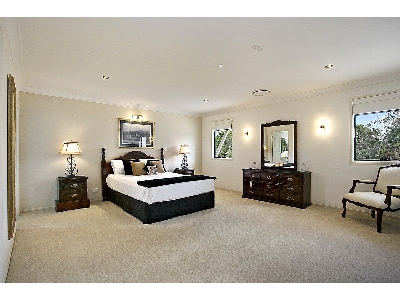 17 Stralock Street, Chapel Hill QLD 4069