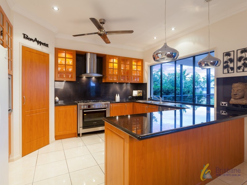 17 Stralock Street, Chapel Hill QLD 4069