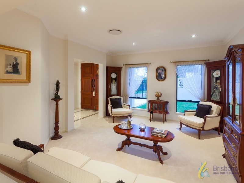 17 Stralock Street, Chapel Hill QLD 4069