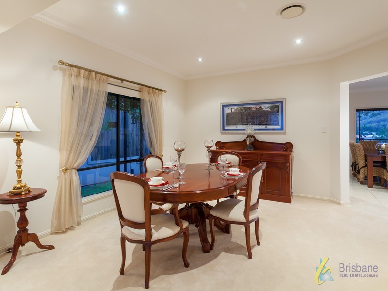 17 Stralock Street, Chapel Hill QLD 4069