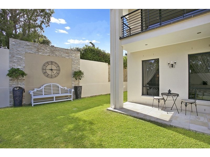 17 Stralock Street, Chapel Hill QLD 4069