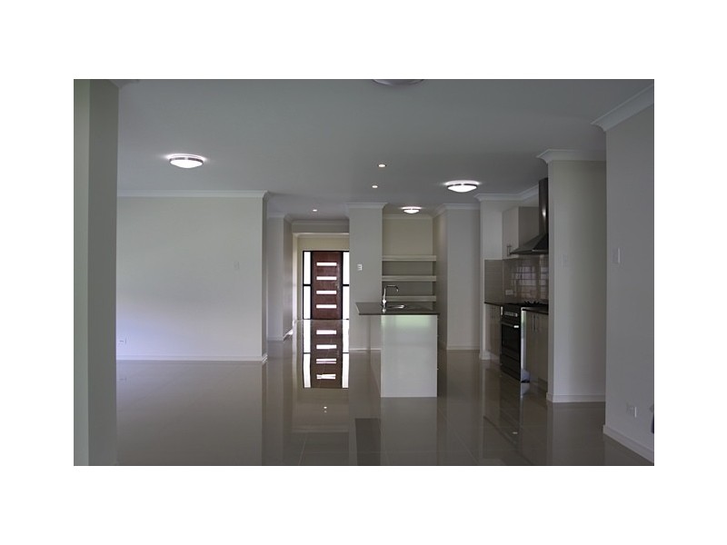 8 Brown Street, Moggill QLD 4070