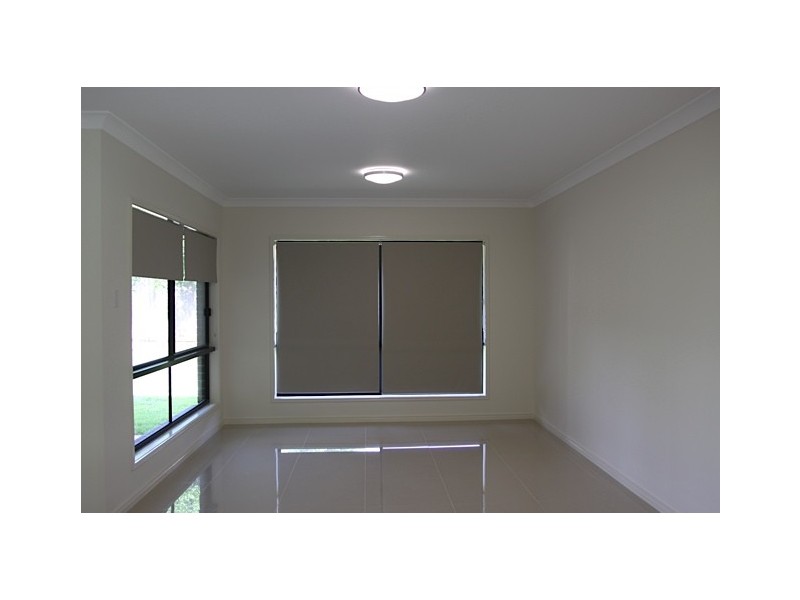 8 Brown Street, Moggill QLD 4070