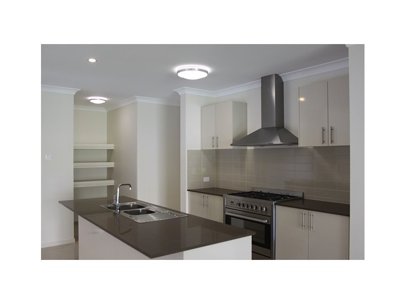 8 Brown Street, Moggill QLD 4070