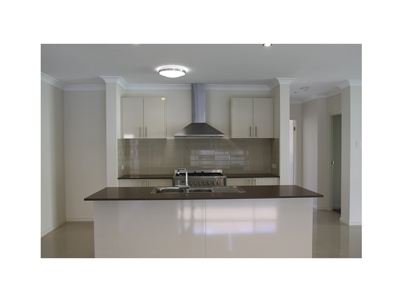 8 Brown Street, Moggill QLD 4070