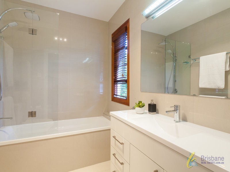 36 Park Drive, Graceville QLD 4075