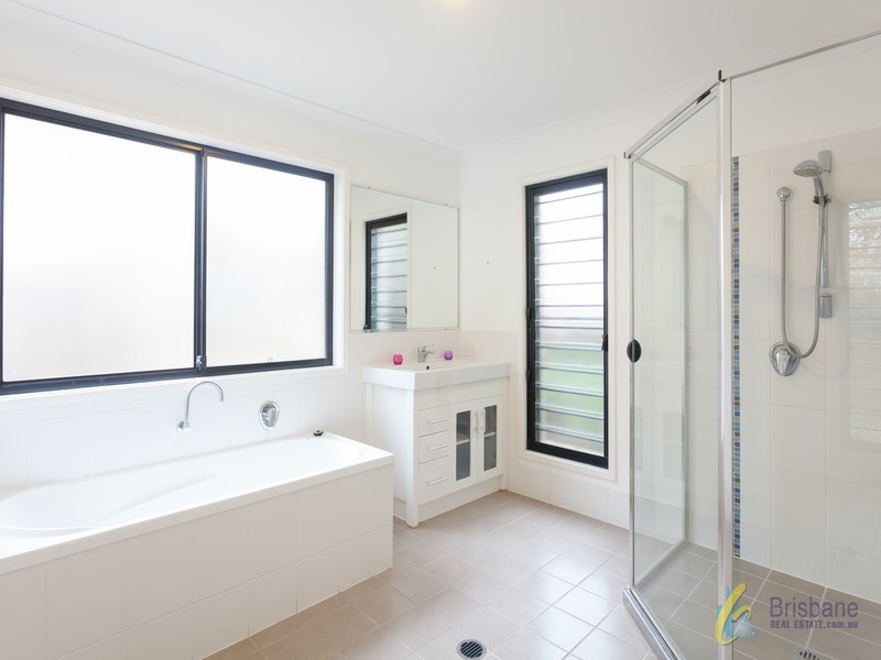 18 Paterson Street, Seventeen Mile Rocks QLD 4073