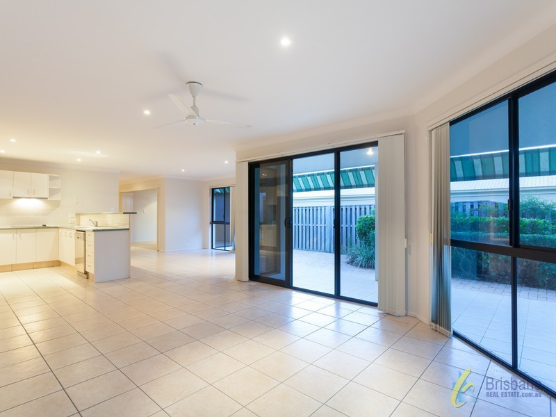 17 Jetty Wk, Forest Lake QLD 4078