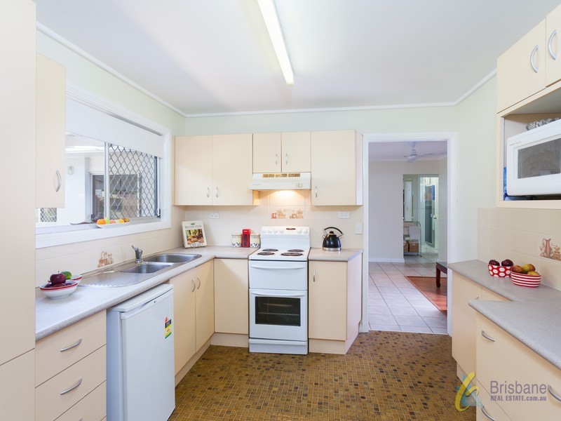 8 Troop Street, Jamboree Heights QLD 4074