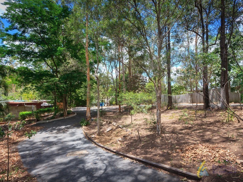 12 Kirkdale Road,, Chapel Hill QLD 4069