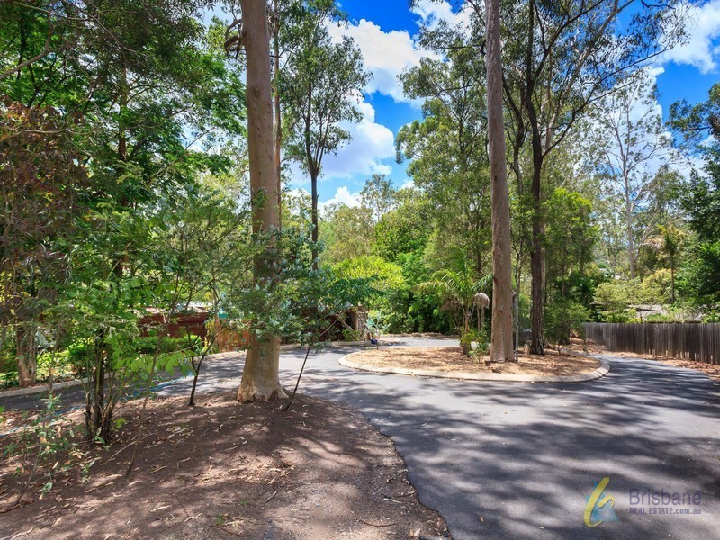 12 Kirkdale Road,, Chapel Hill QLD 4069