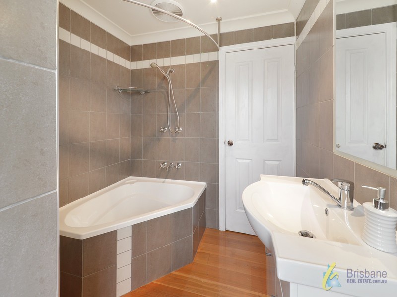 196 Indooroopilly Road, St Lucia QLD 4067
