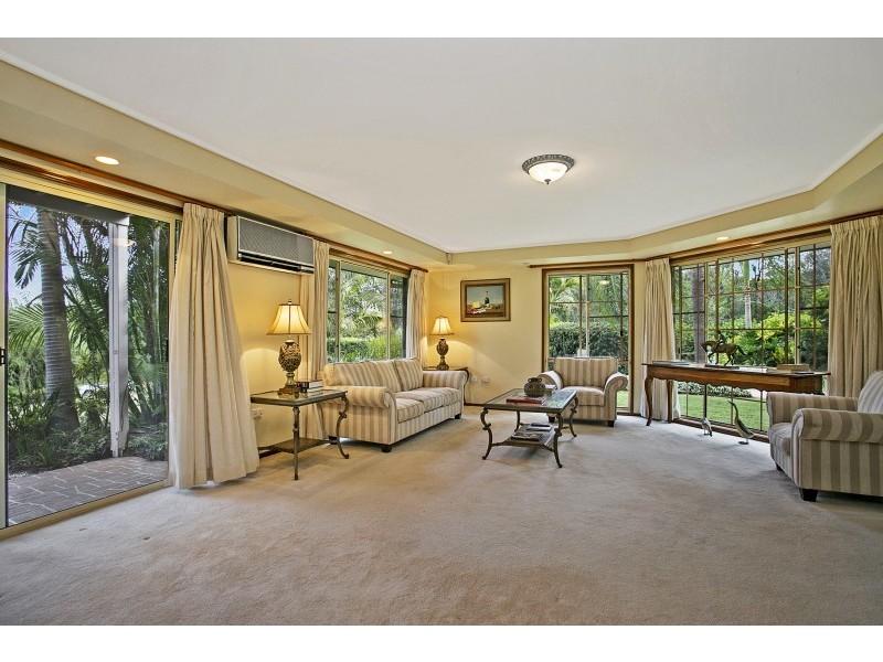 50 Peronne Place, Brookfield QLD 4069