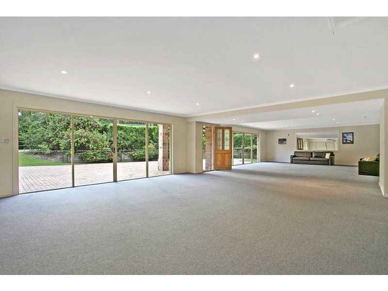 50 Peronne Place, Brookfield QLD 4069