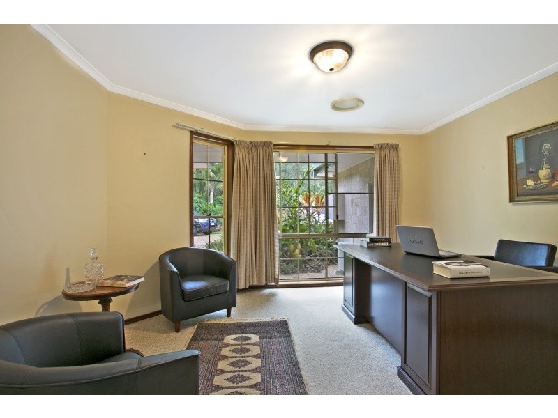 50 Peronne Place, Brookfield QLD 4069