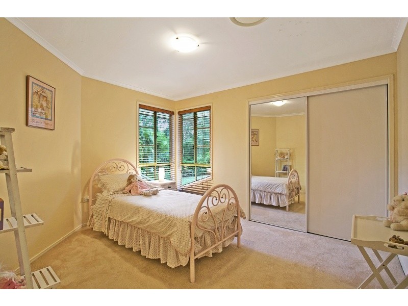 50 Peronne Place, Brookfield QLD 4069