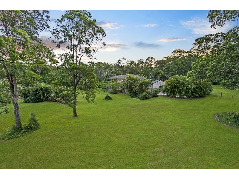 50 Peronne Place, Brookfield QLD 4069