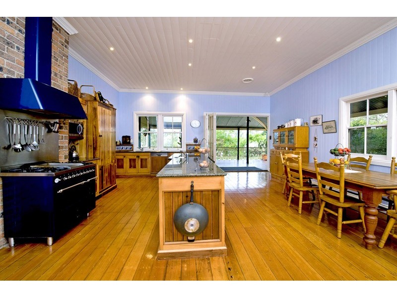 76 Upper Brookfield Road, Brookfield QLD 4069