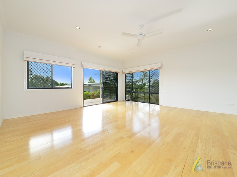 19 Casuarina Street, Seventeen Mile Rocks QLD 4073