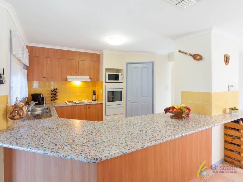 9 Malvern Pl, Forest Lake QLD 4078