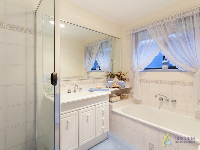 9 Malvern Pl, Forest Lake QLD 4078