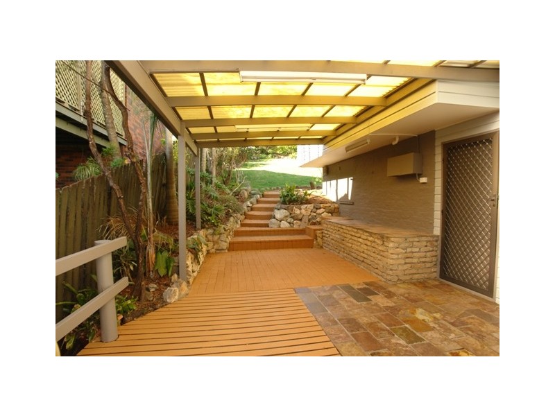 40 Chapel Hill Road, Chapel Hill QLD 4069