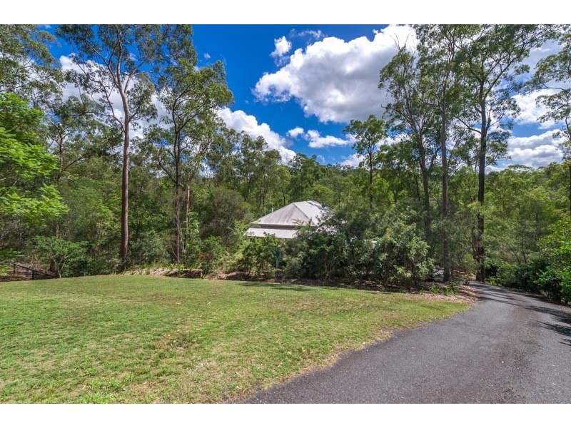 8 White Cedar Rd, Pullenvale QLD 4069