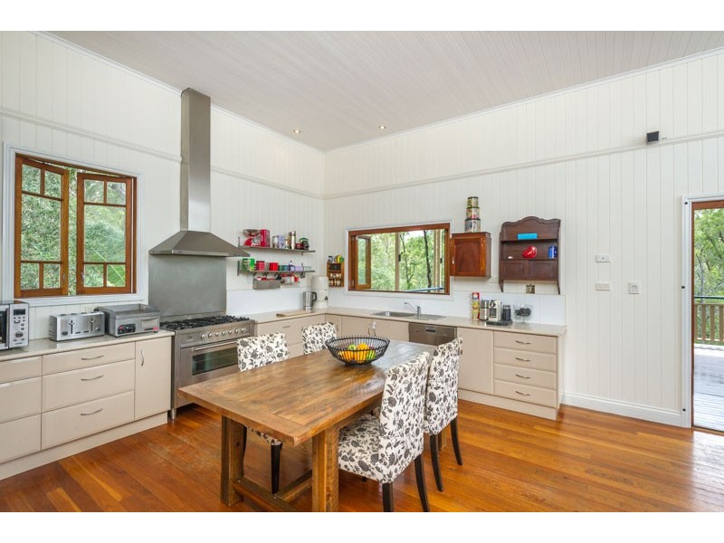 8 White Cedar Rd, Pullenvale QLD 4069