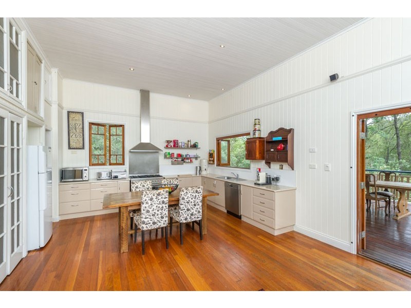 8 White Cedar Rd, Pullenvale QLD 4069