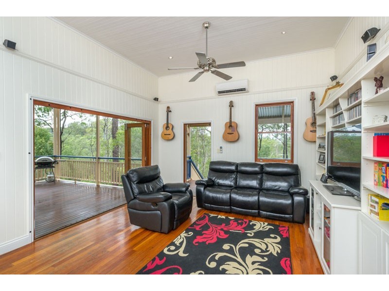 8 White Cedar Rd, Pullenvale QLD 4069