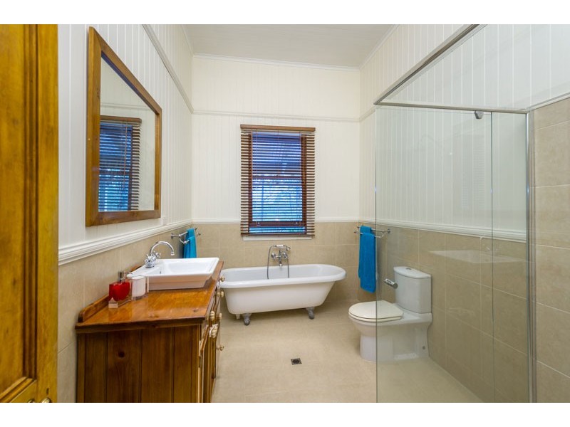 8 White Cedar Rd, Pullenvale QLD 4069