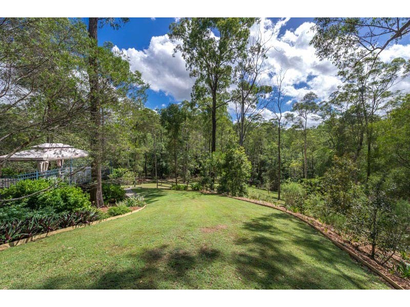 8 White Cedar Rd, Pullenvale QLD 4069