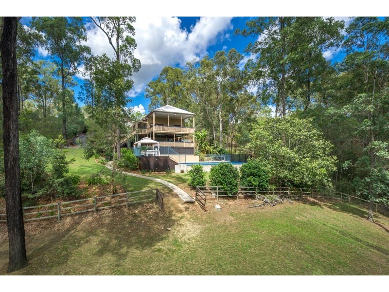 8 White Cedar Rd, Pullenvale QLD 4069
