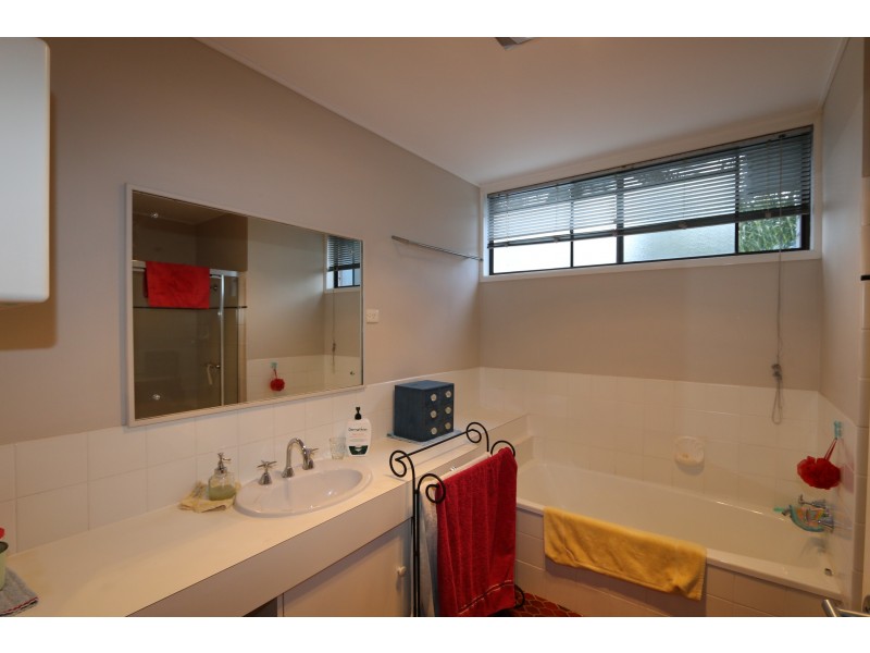 40 Chapel Hill Road, Chapel Hill QLD 4069