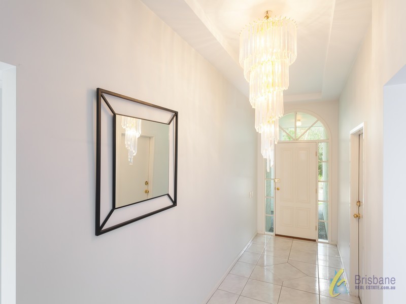 8 Daintree Cl, Forest Lake QLD 4078