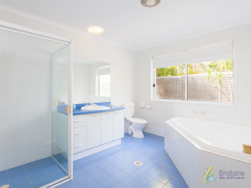 8 Daintree Cl, Forest Lake QLD 4078