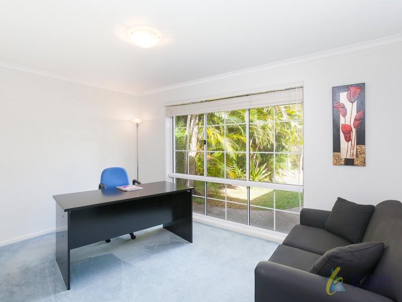 8 Daintree Cl, Forest Lake QLD 4078