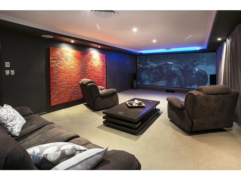 8 BURKE COURT, Mount Ommaney QLD 4074