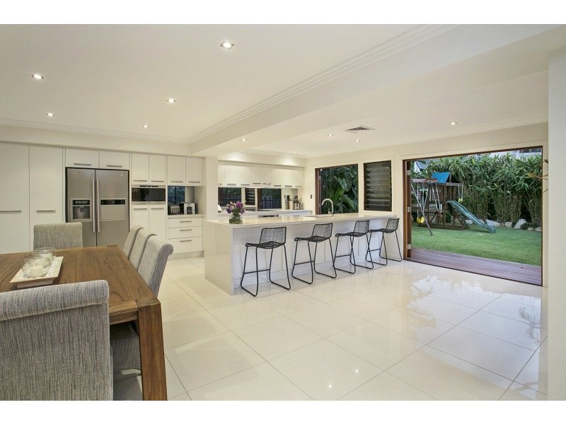 8 BURKE COURT, Mount Ommaney QLD 4074