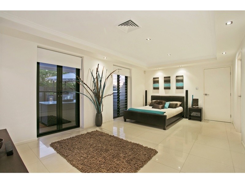 8 BURKE COURT, Mount Ommaney QLD 4074