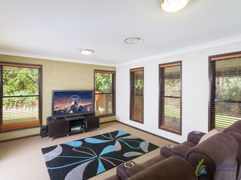 12 Jacksonia Dr, Seventeen Mile Rocks QLD 4073