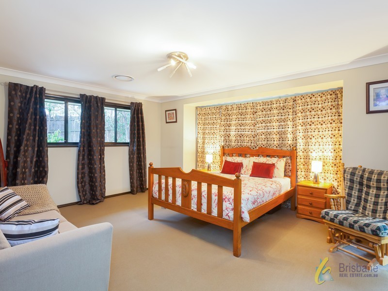 12 Jacksonia Dr, Seventeen Mile Rocks QLD 4073