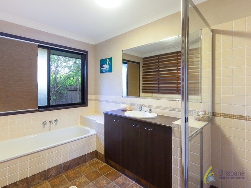 12 Jacksonia Dr, Seventeen Mile Rocks QLD 4073