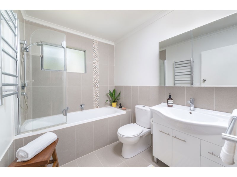 6 Mabb Street, Kenmore QLD 4069