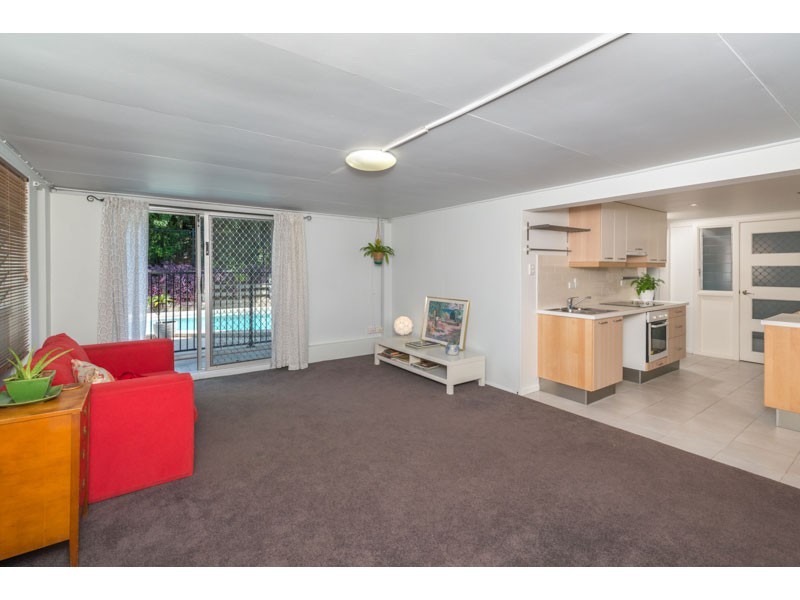 6 Mabb Street, Kenmore QLD 4069