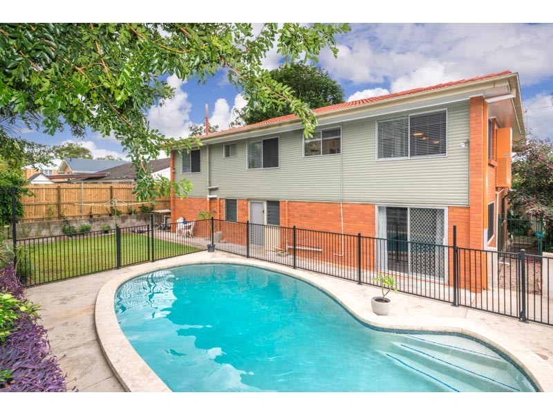 6 Mabb Street, Kenmore QLD 4069