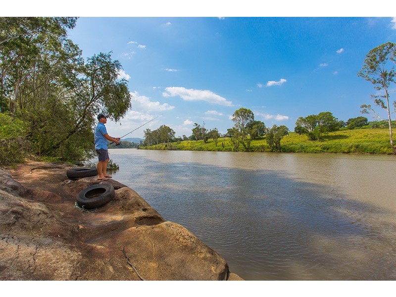 32 Stuart St, Barellan Point QLD 4306