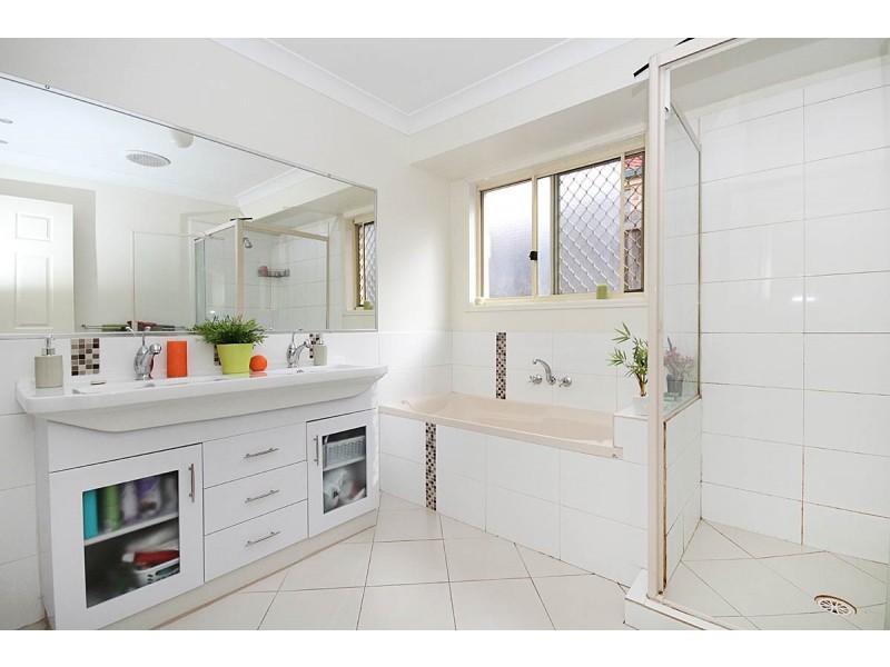 13 Malvern Pl, Forest Lake QLD 4078