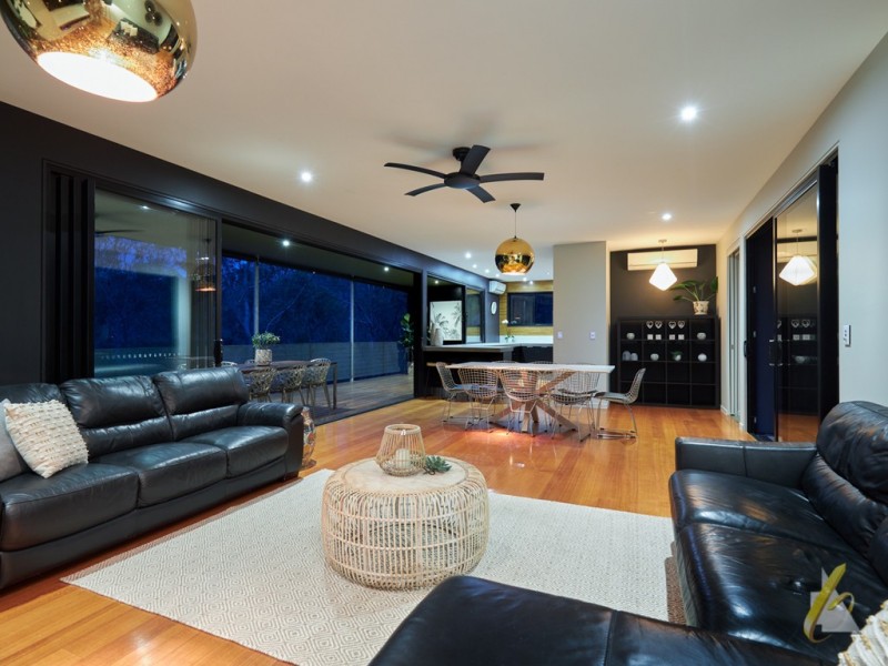 19 Lilly Pilly Rd, Pullenvale QLD 4069
