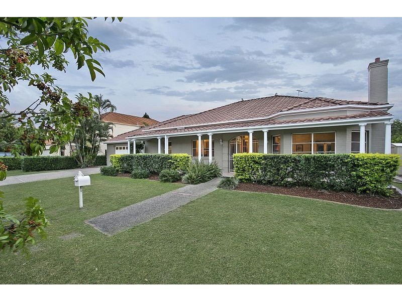 6 Jamieson Place, Brookfield QLD 4069